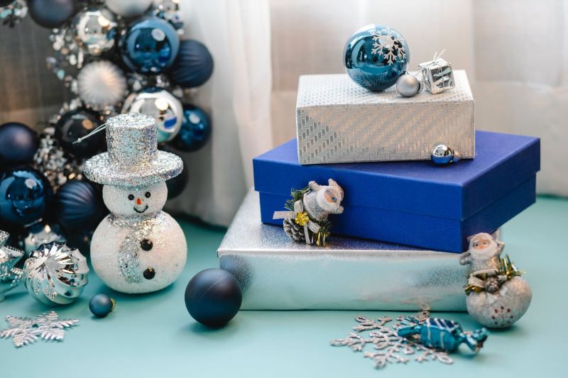 snowman and giftboxes