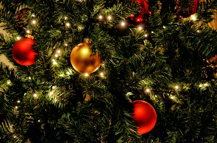 The Ultimate Guide to Full Artificial Christmas Trees: How to Choose the Perfect Tree for Your Home!
